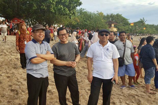 Gaya Santai Jokowi dan Para Menteri di Pulau Dewata